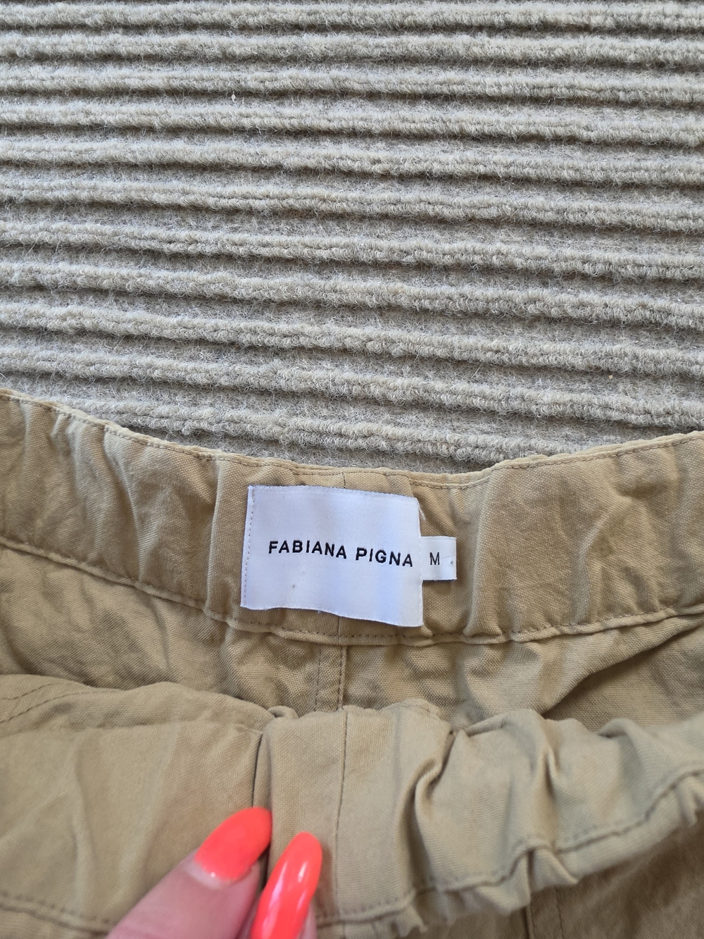 Fabiana Pigna Women's Tapered Cropped Pants Medium Tan Side Zip, Elastic Waist - Picture 4 of 9